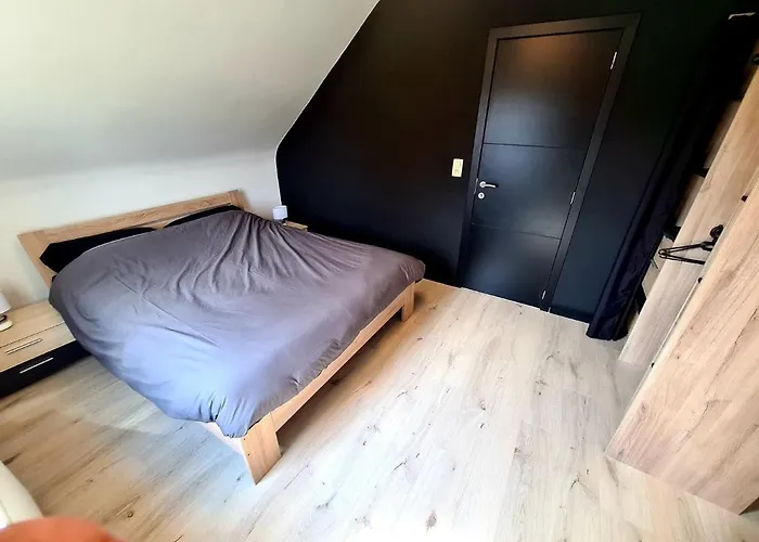 Gite Au 14 - Au Calme Avec Jardin , Proche De Dinant