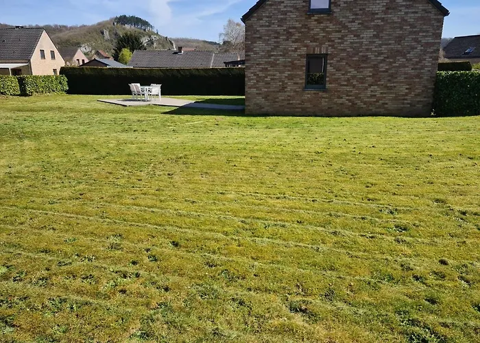 Gite Au 14 - Au Calme Avec Jardin , Proche De Dinant